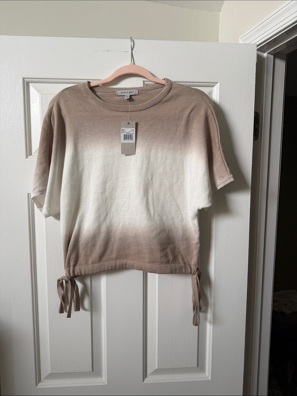 NWT- Ombre Tie-Hem Crop Top in Taupe and White